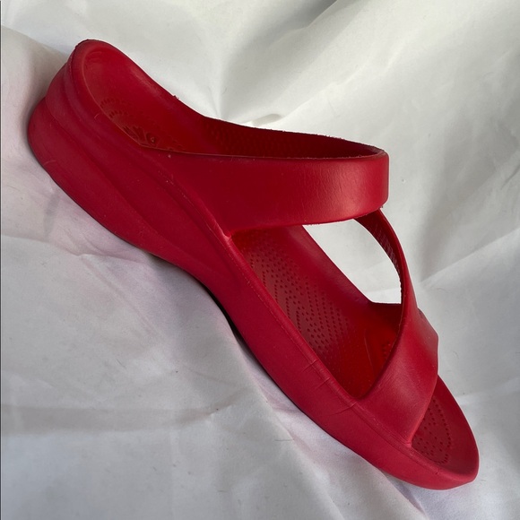 Dawgs Women's Bold Red Strappy Rubber Sandals, Similar to CROCS, Fits Like 9 - Picture 5 of 10